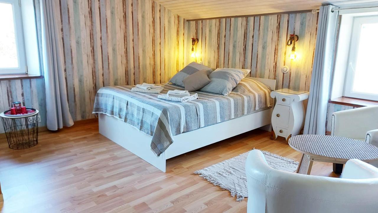 Bed and Breakfast Moulin De Mauzac Saint-Just-Luzac Exterior foto
